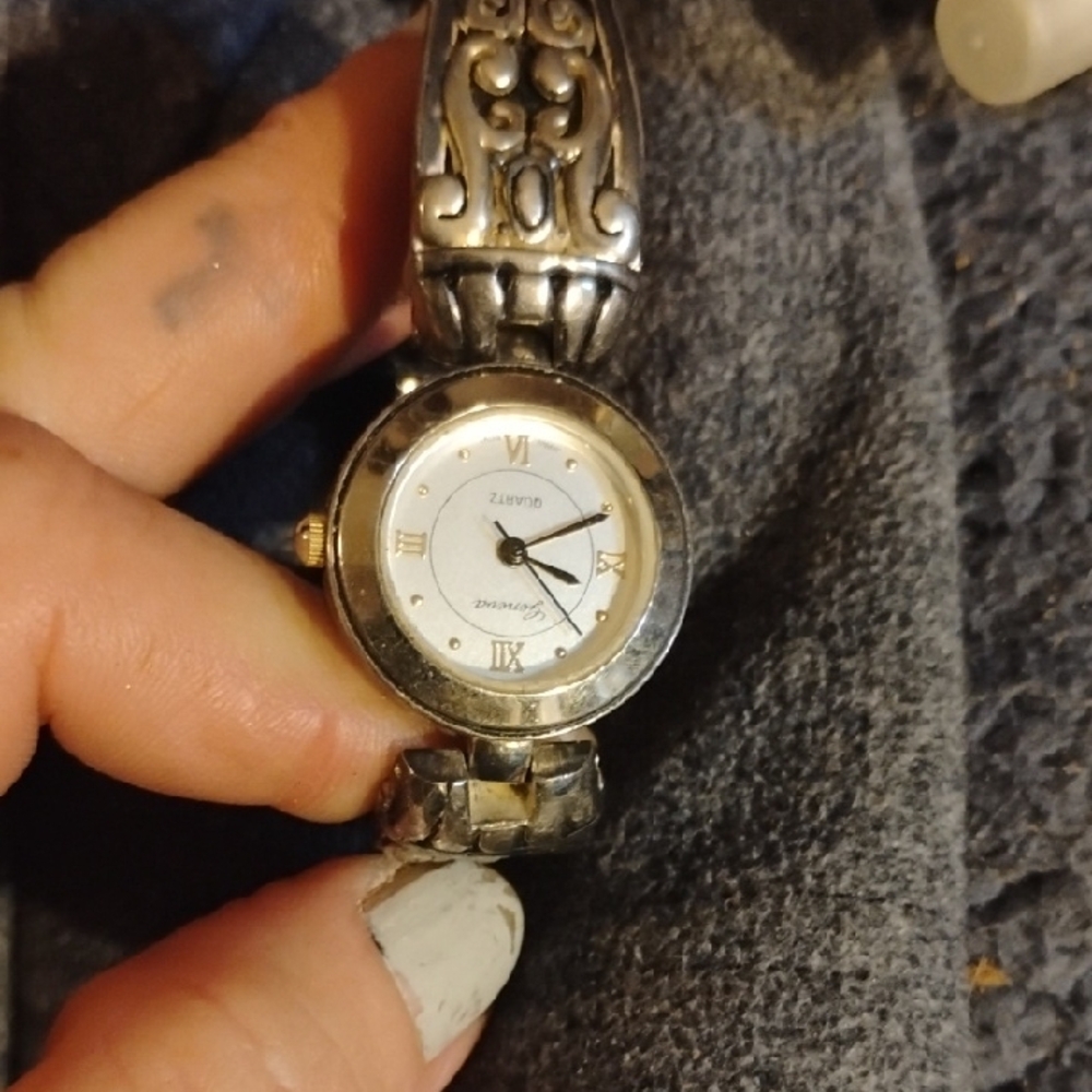 Silver Quartz Watch with Intricate Band